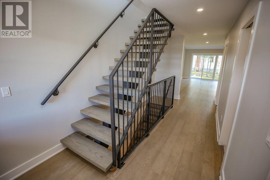 19B DUNDAS STREET