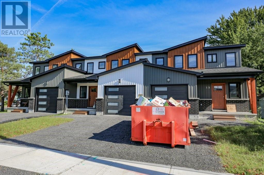 19B DUNDAS STREET