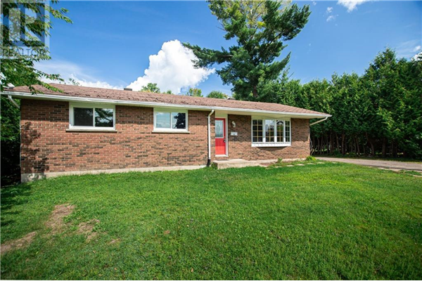 10 ALGONQUIN STREET, Petawawa