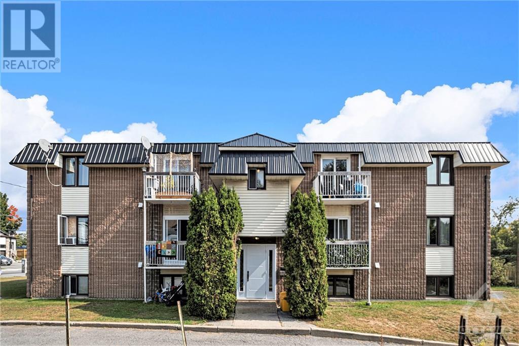 875 LAURIER STREET UNIT#2, #2