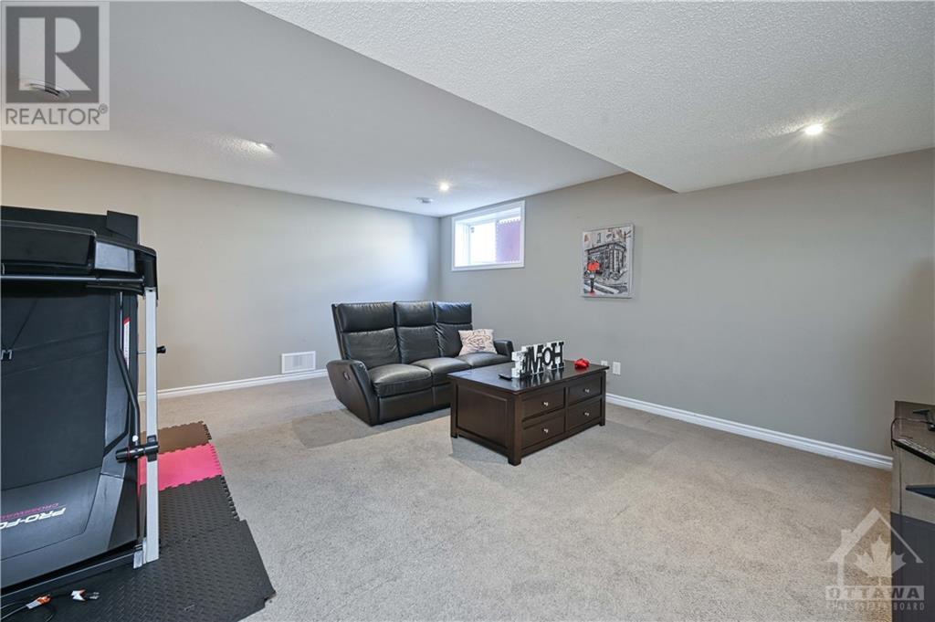 523 EARNSCLIFFE GROVE