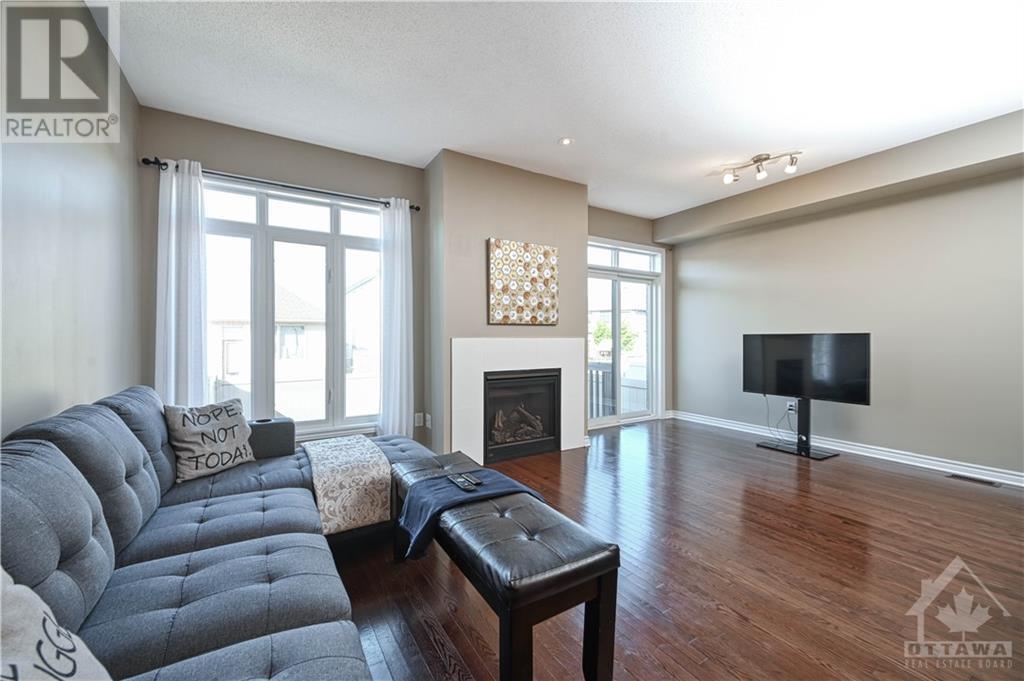 523 EARNSCLIFFE GROVE