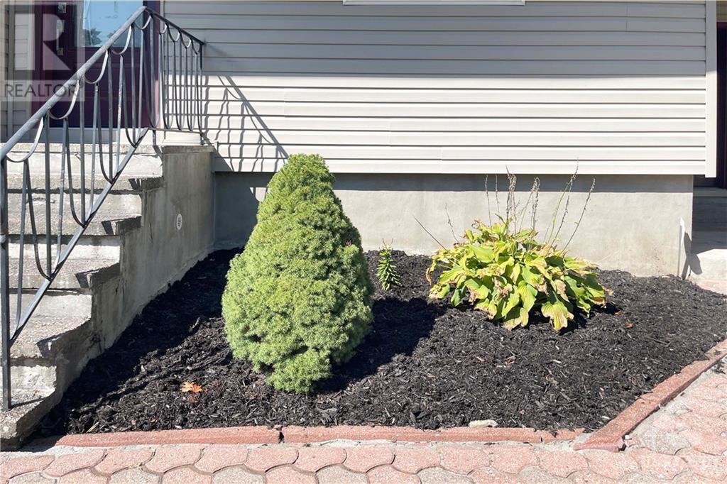 23 OAKRIDGE BOULEVARD
