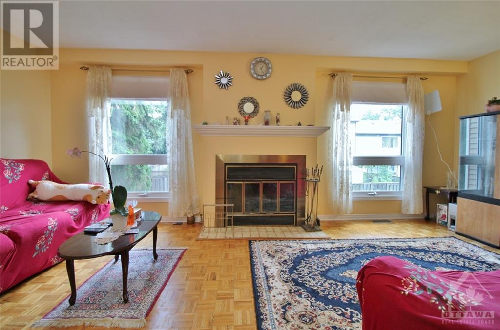 4F MAPLE RIDGE CRESCENT