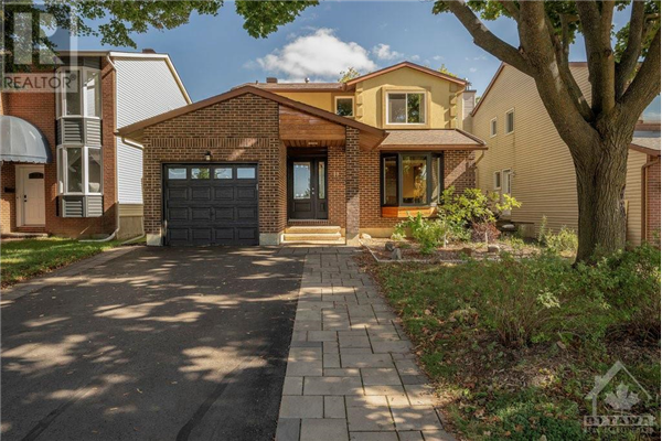 11 FOUR SEASONS DRIVE, Ottawa