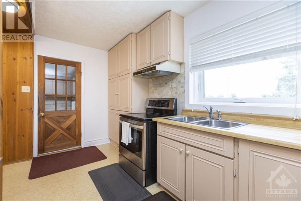 2585 RAMSAY CONCESSION 8 ROAD