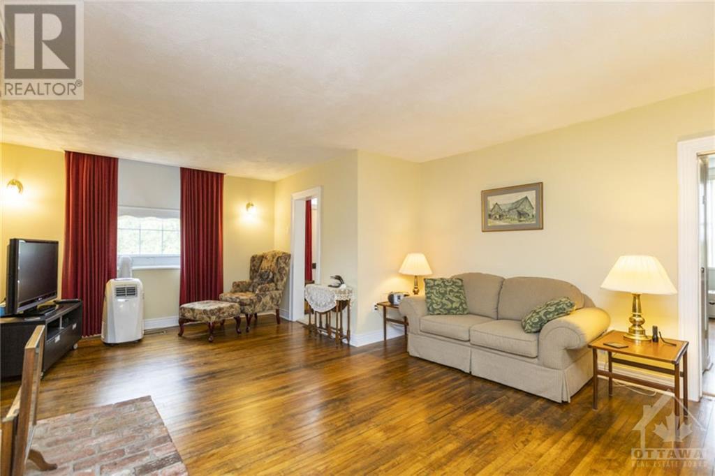 2585 RAMSAY CONCESSION 8 ROAD