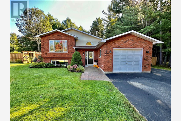 3 BLUE JAY WAY, Petawawa