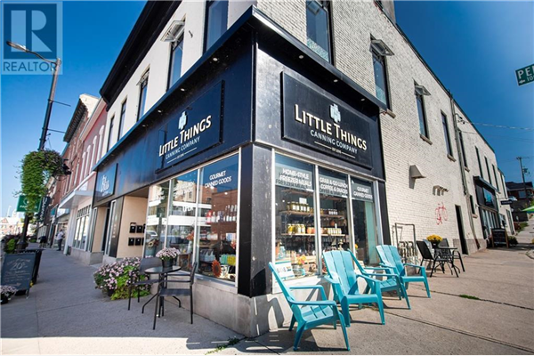 100 PEMBROKE STREET W, Pembroke