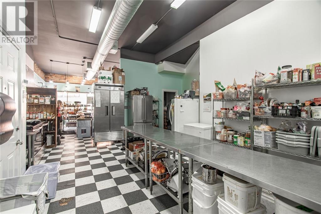100 PEMBROKE STREET W