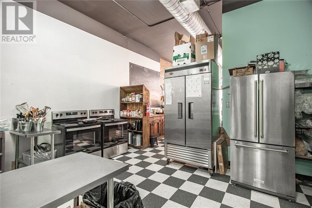 100 PEMBROKE STREET W