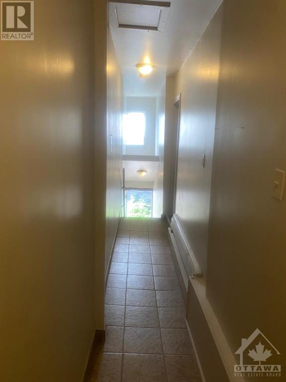 1079 WELLINGTON STREET W