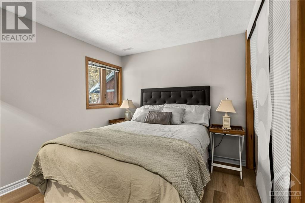 5272 MCLEAN CRESCENT
