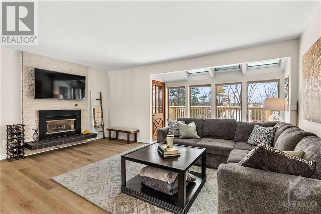 5272 MCLEAN CRESCENT