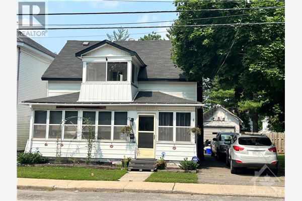 24 MONTAGUE STREET, Smiths Falls