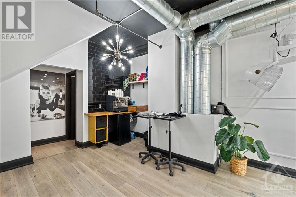 124 SPADINA AVENUE