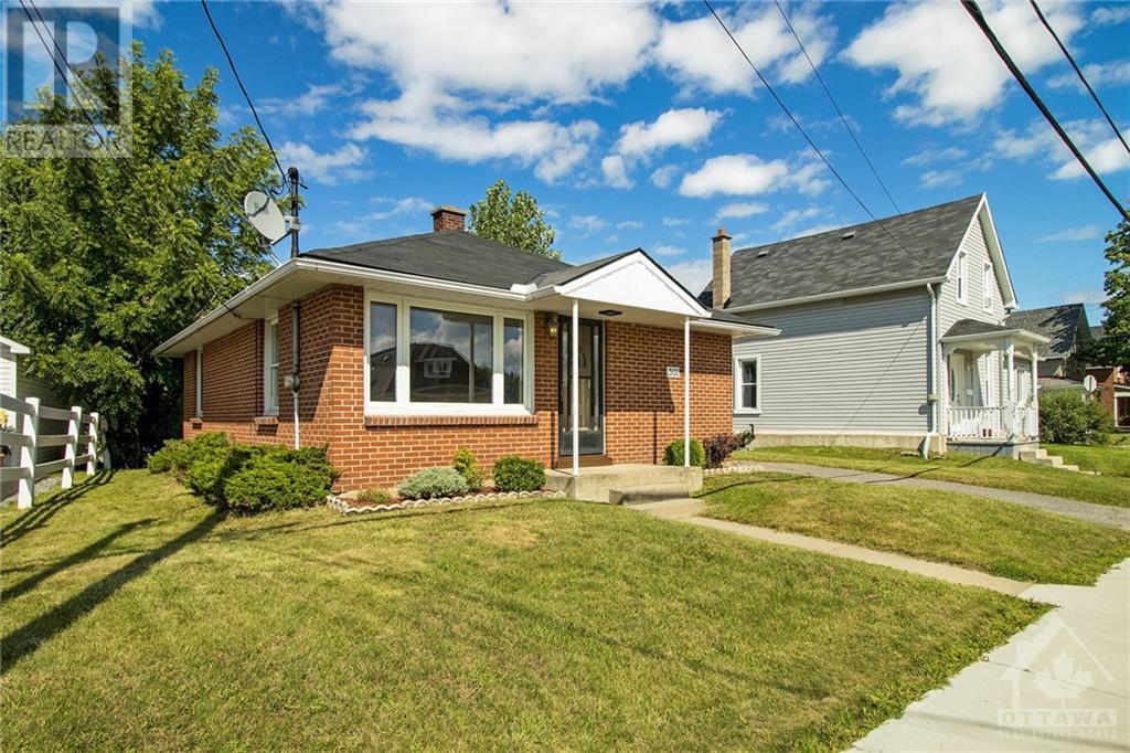 301 ELGIN STREET W