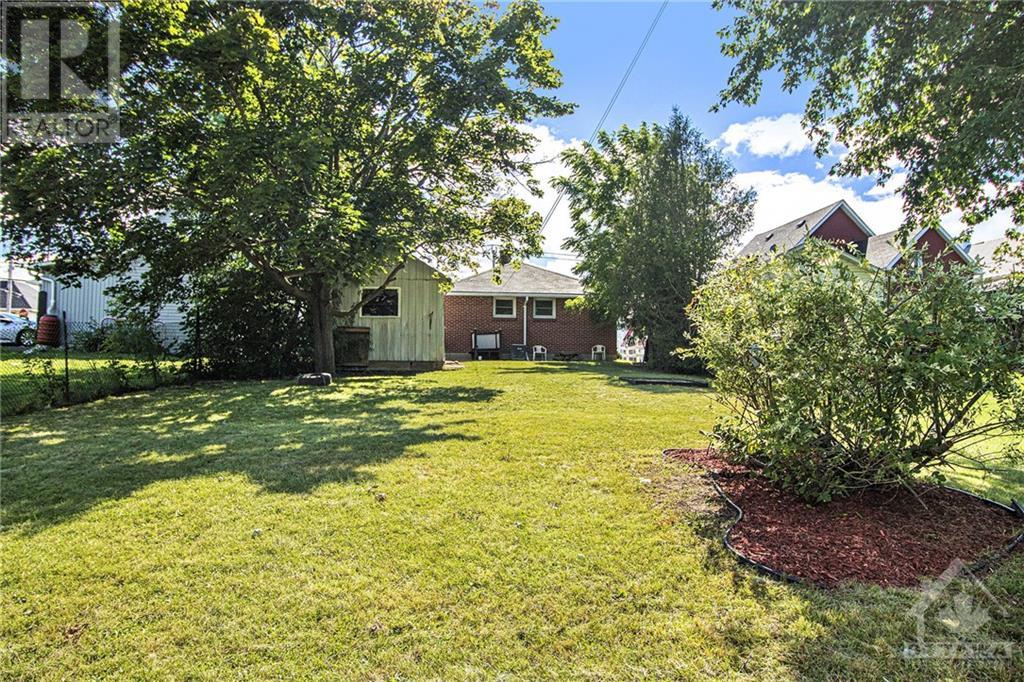 301 ELGIN STREET W