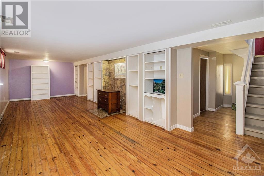 301 ELGIN STREET W