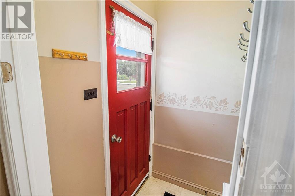 301 ELGIN STREET W