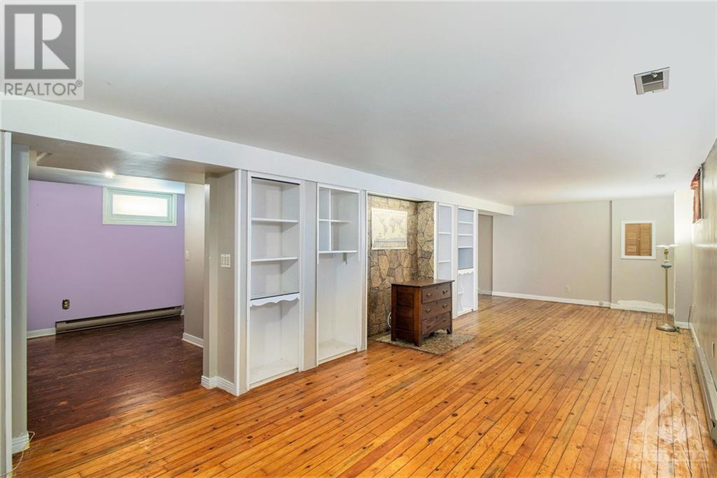 301 ELGIN STREET W