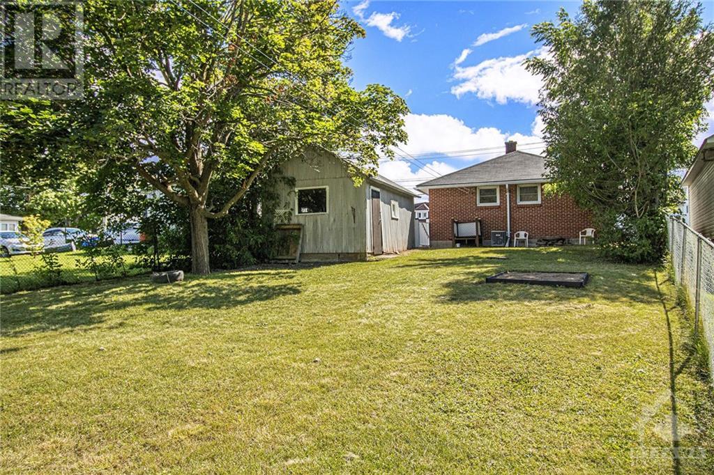301 ELGIN STREET W