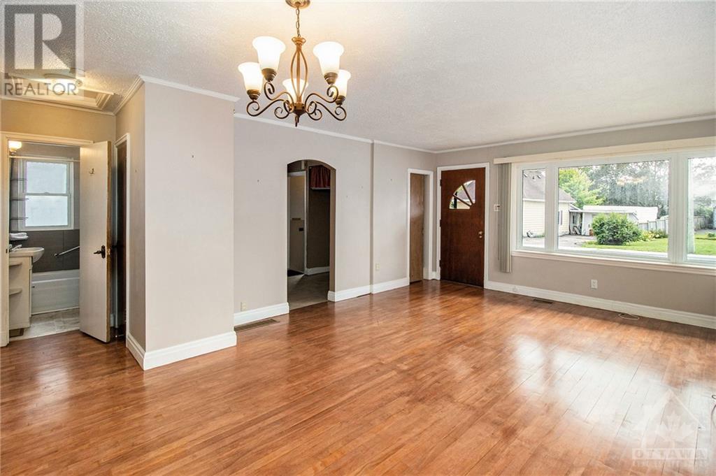 301 ELGIN STREET W