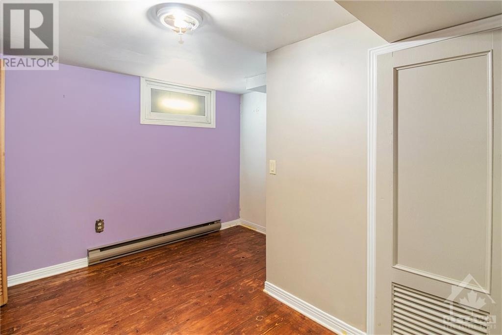 301 ELGIN STREET W