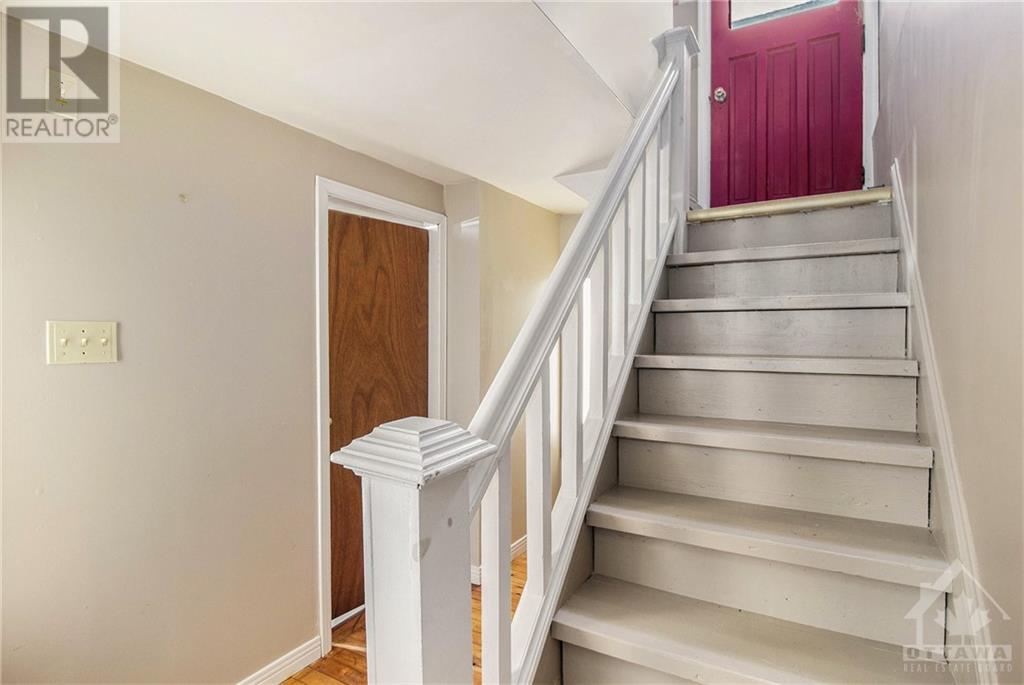 301 ELGIN STREET W