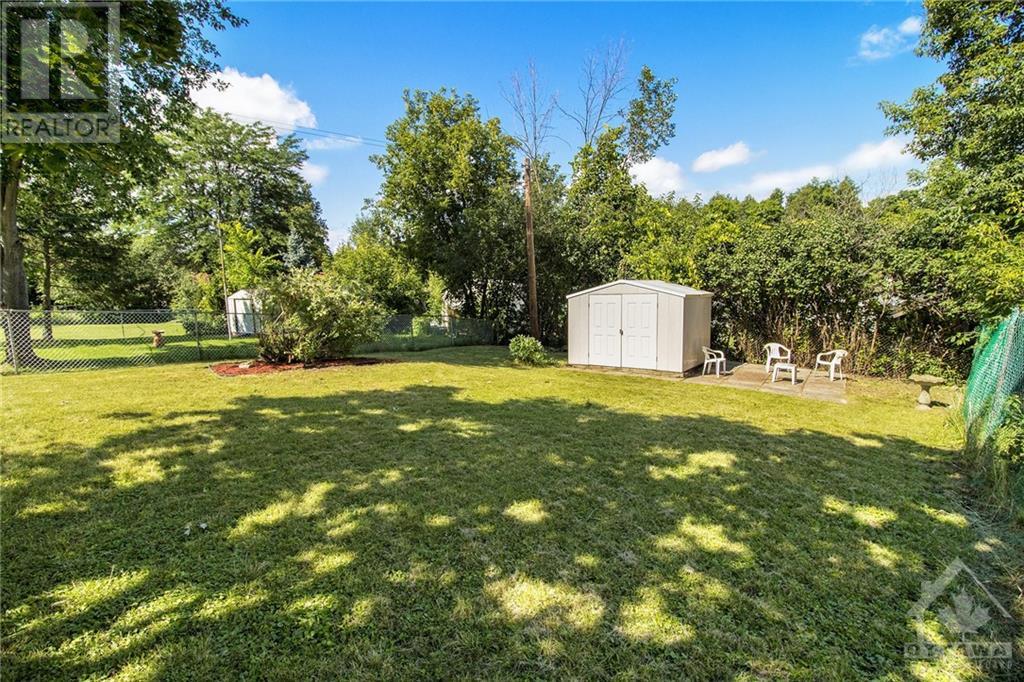 301 ELGIN STREET W