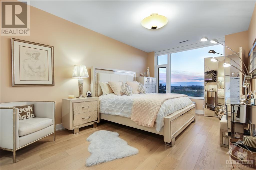 1035 BANK STREET UNIT#1702, #1702