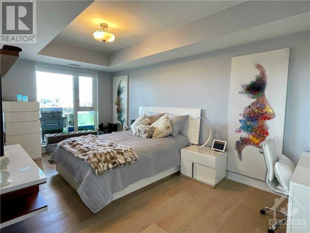 1035 BANK STREET UNIT#1702, #1702