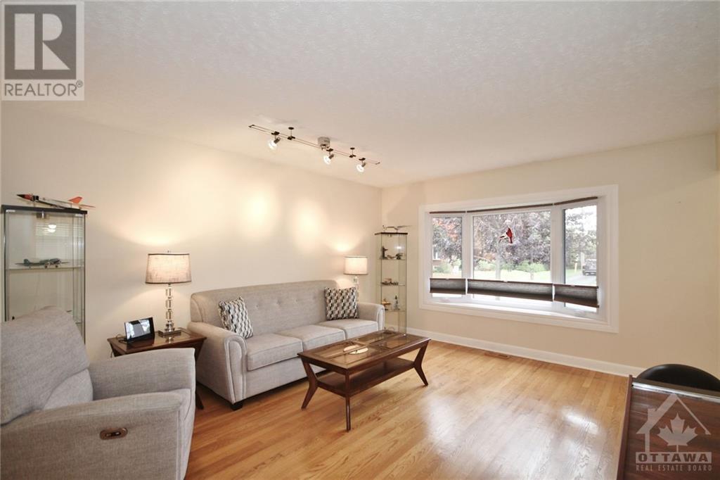 1272 WOODSIDE DRIVE