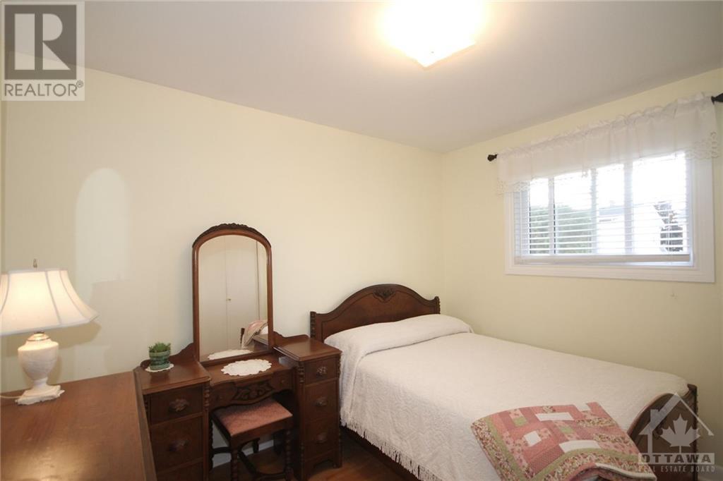 1272 WOODSIDE DRIVE
