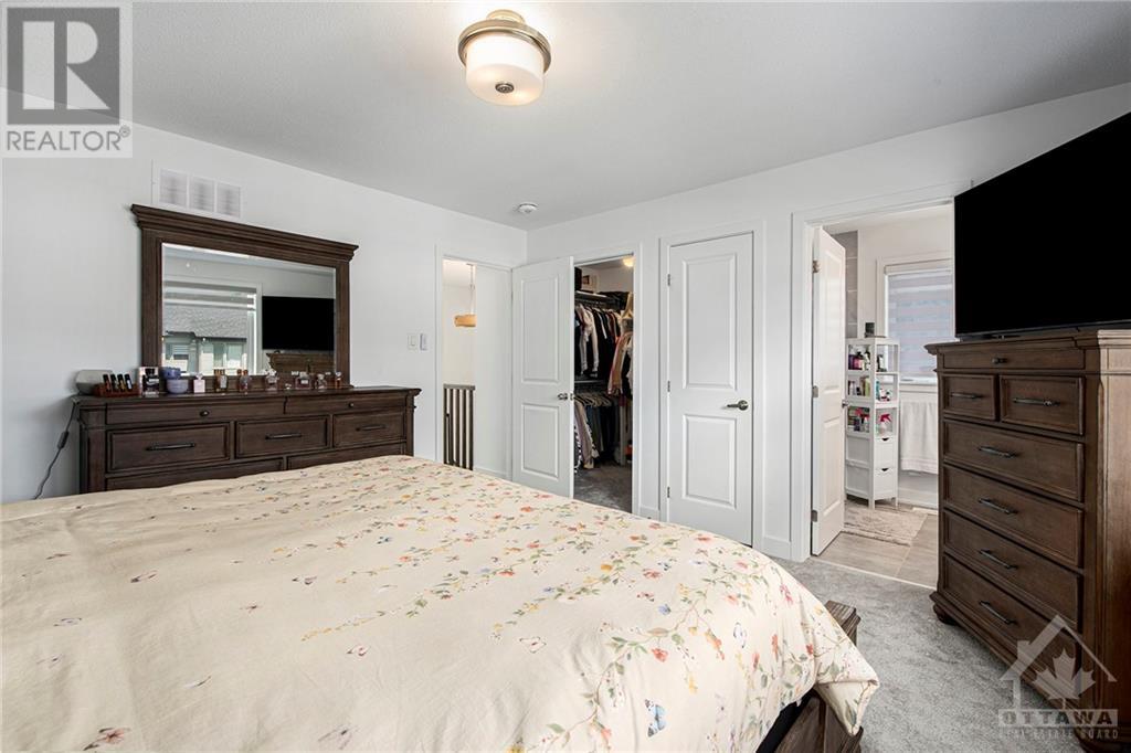 868 SOLARIUM AVENUE