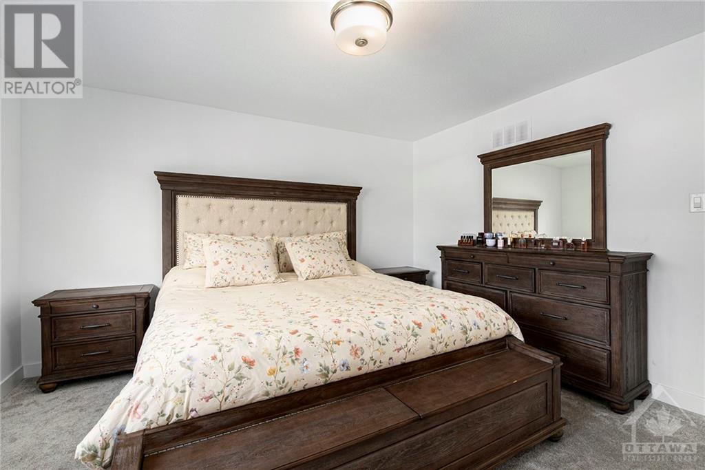 868 SOLARIUM AVENUE
