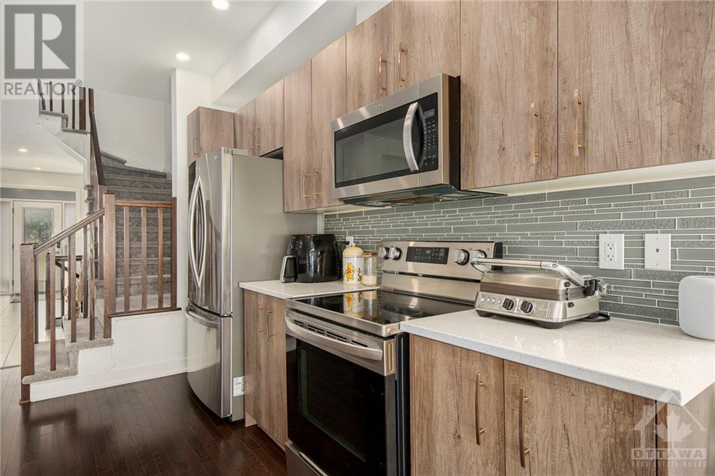 868 SOLARIUM AVENUE