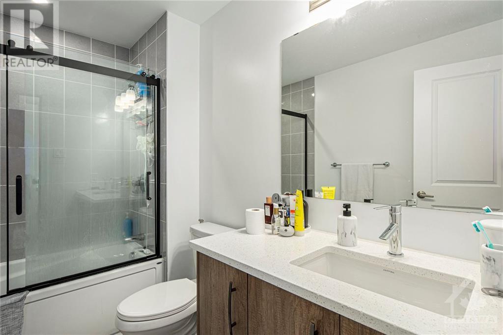 868 SOLARIUM AVENUE