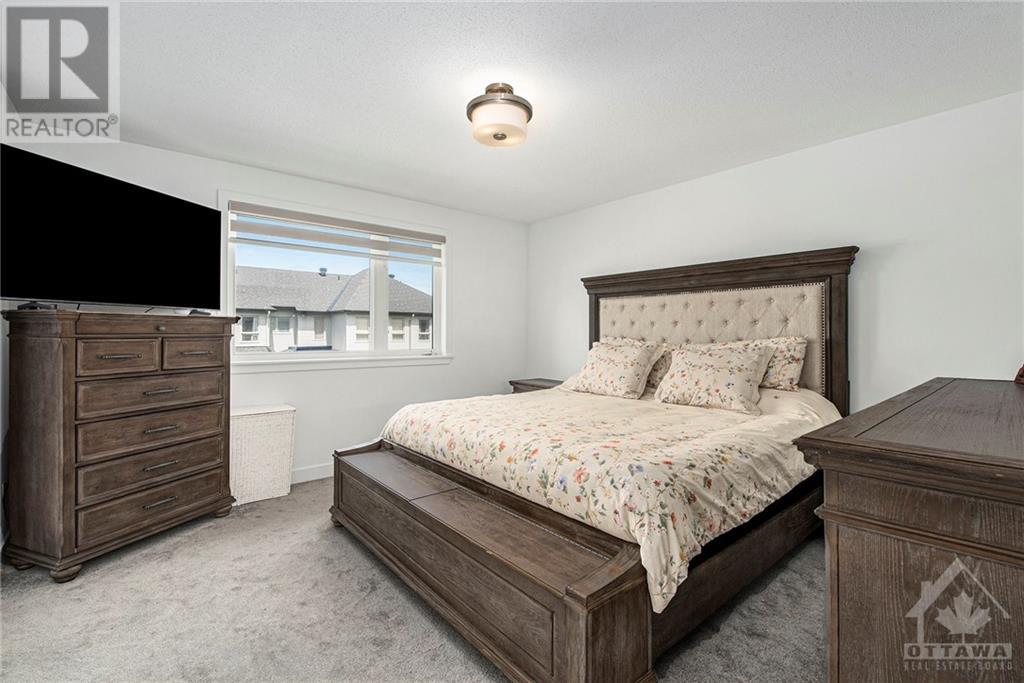 868 SOLARIUM AVENUE