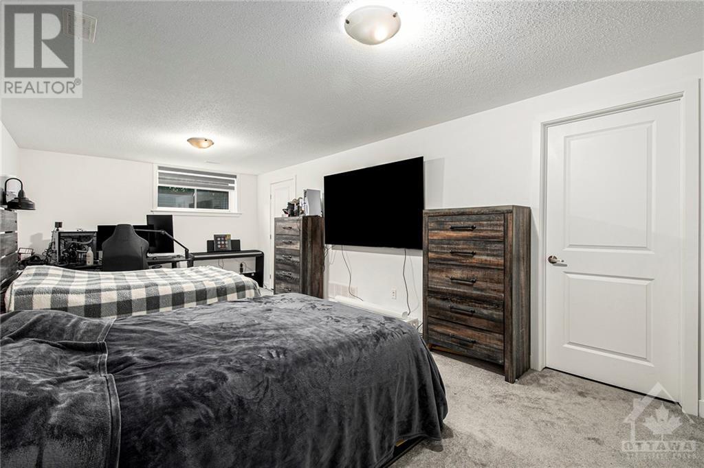 868 SOLARIUM AVENUE