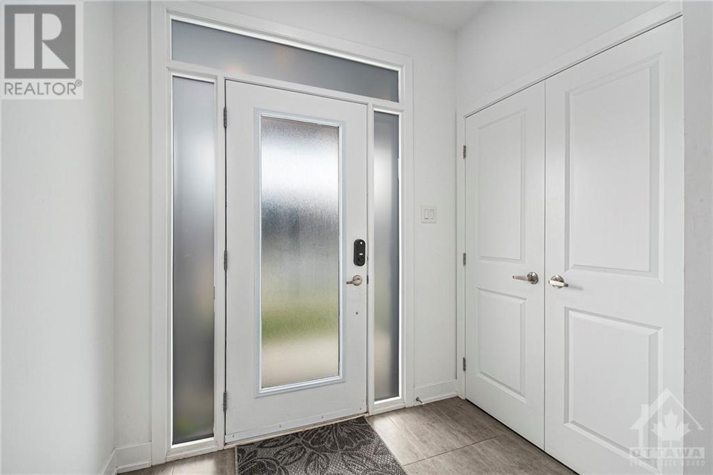 868 SOLARIUM AVENUE