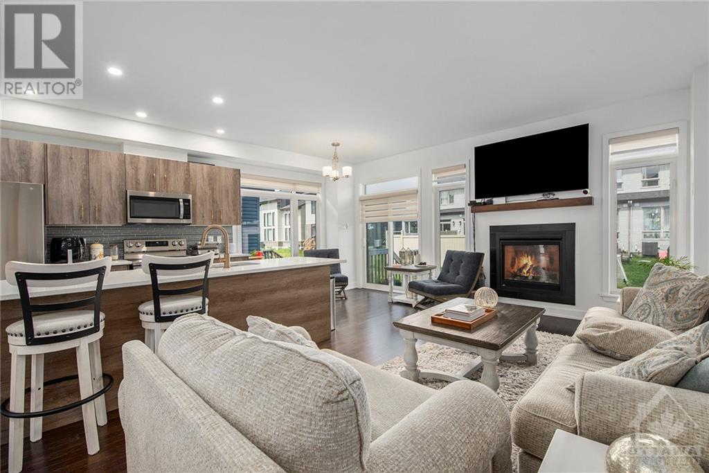 868 SOLARIUM AVENUE