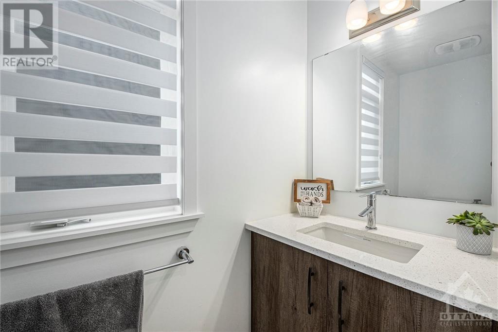 868 SOLARIUM AVENUE