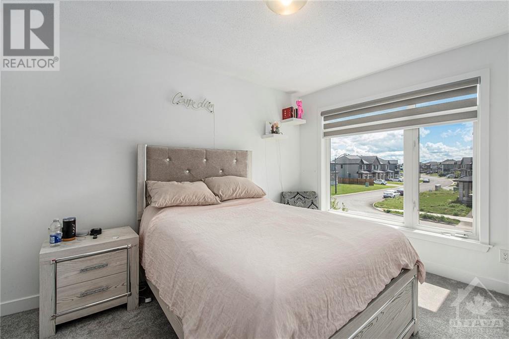 868 SOLARIUM AVENUE
