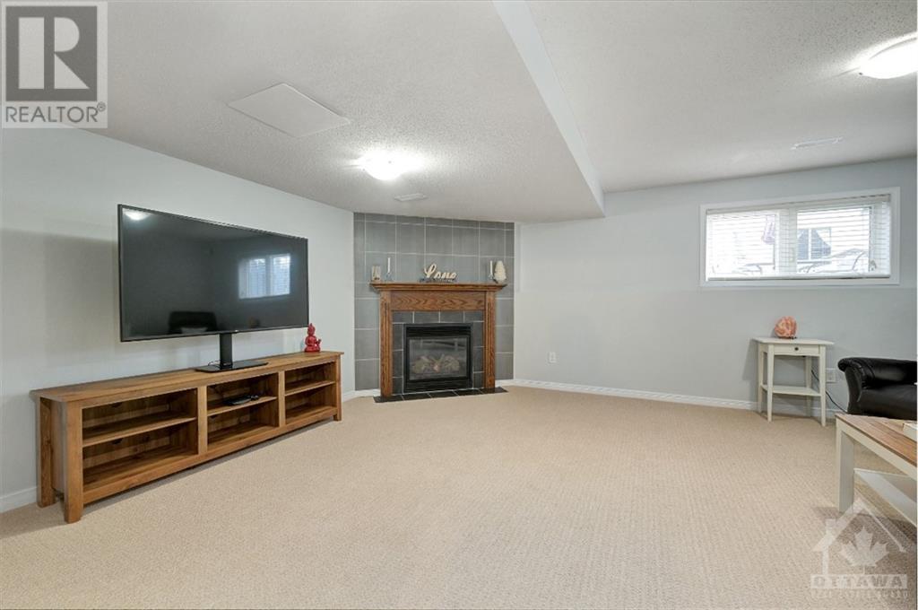 369 ROLLING MEADOW CRESCENT