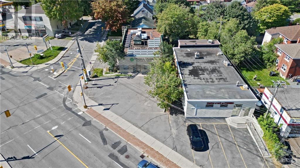 942 MERIVALE ROAD