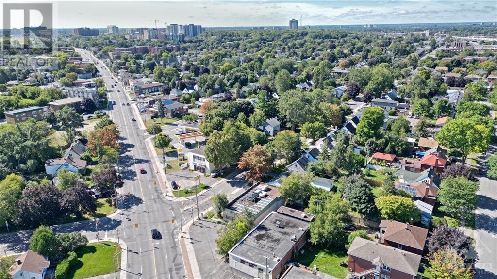 942 MERIVALE ROAD