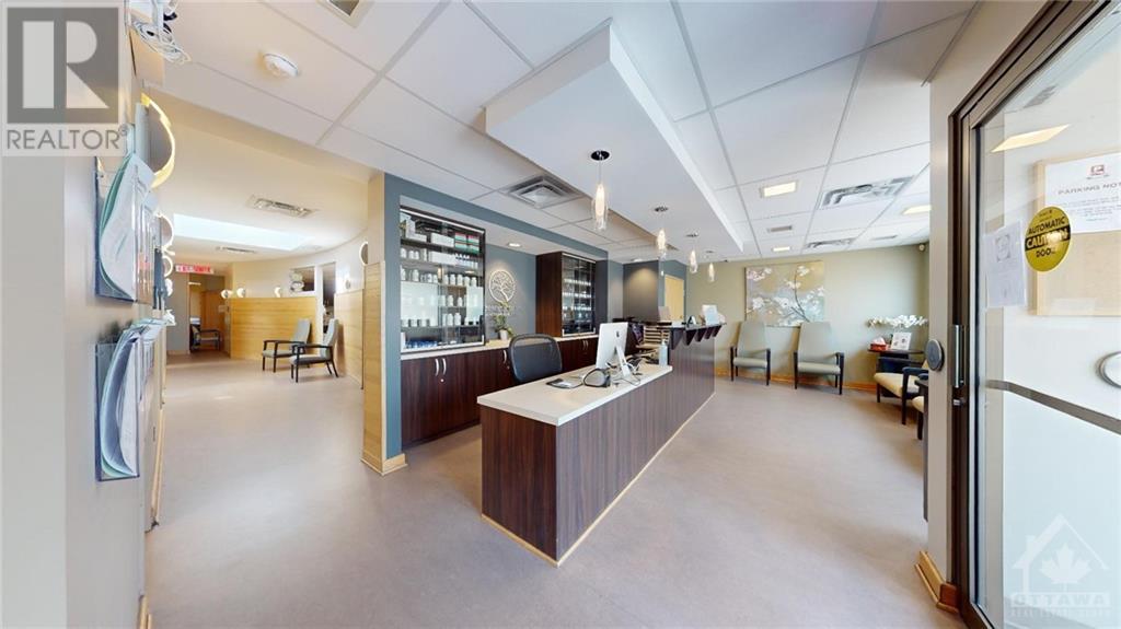 942 MERIVALE ROAD