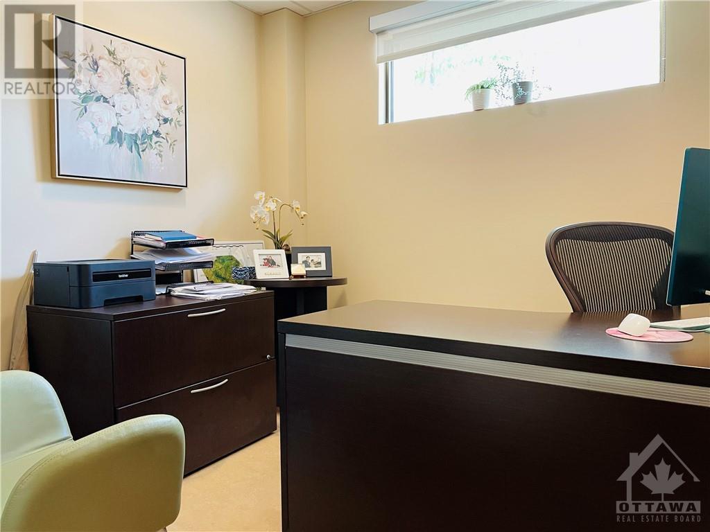 942 MERIVALE ROAD