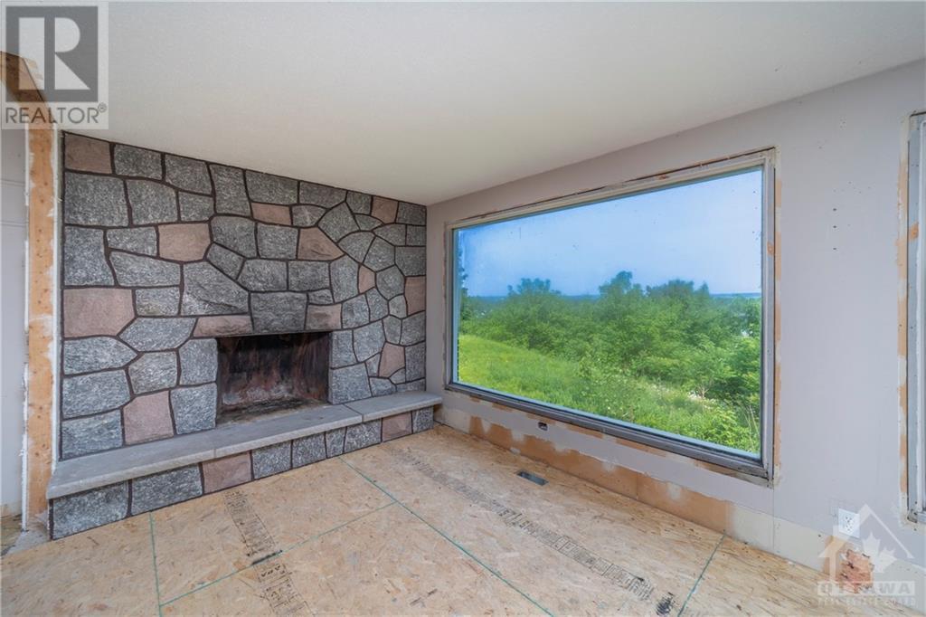 1541 BELLA VISTA DRIVE